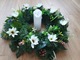 Zdjęcie oferty: wieniec wianek białe kwiaty stroik na cmentarz grób