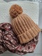 Zdjęcie oferty: Czapka na zimę. Ręcznie wykonana. Kolor jasno brązowy, karmelowy.