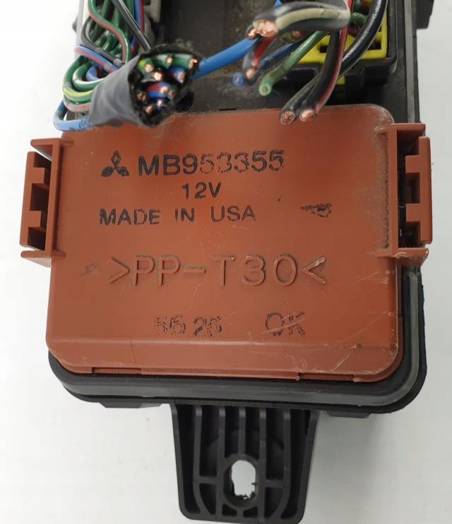 фото №8, Коробка предохранителей carisma 1.6 glx mr193494