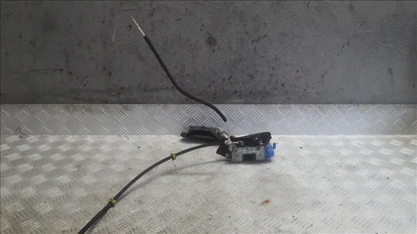 фото №1, Audi a8 d2 замок дверь правый задняя 3 pin