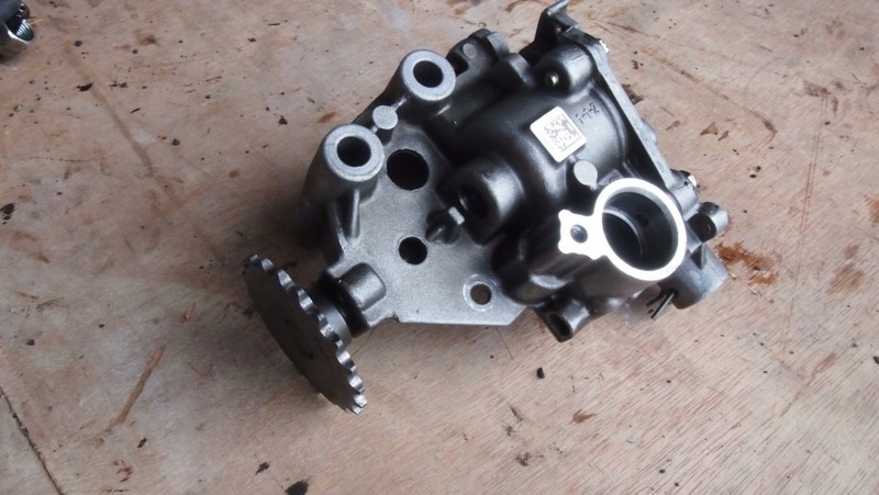 фото №10, Направляющая распределительного вала натяжитель trafic vivaro 2.0 dci