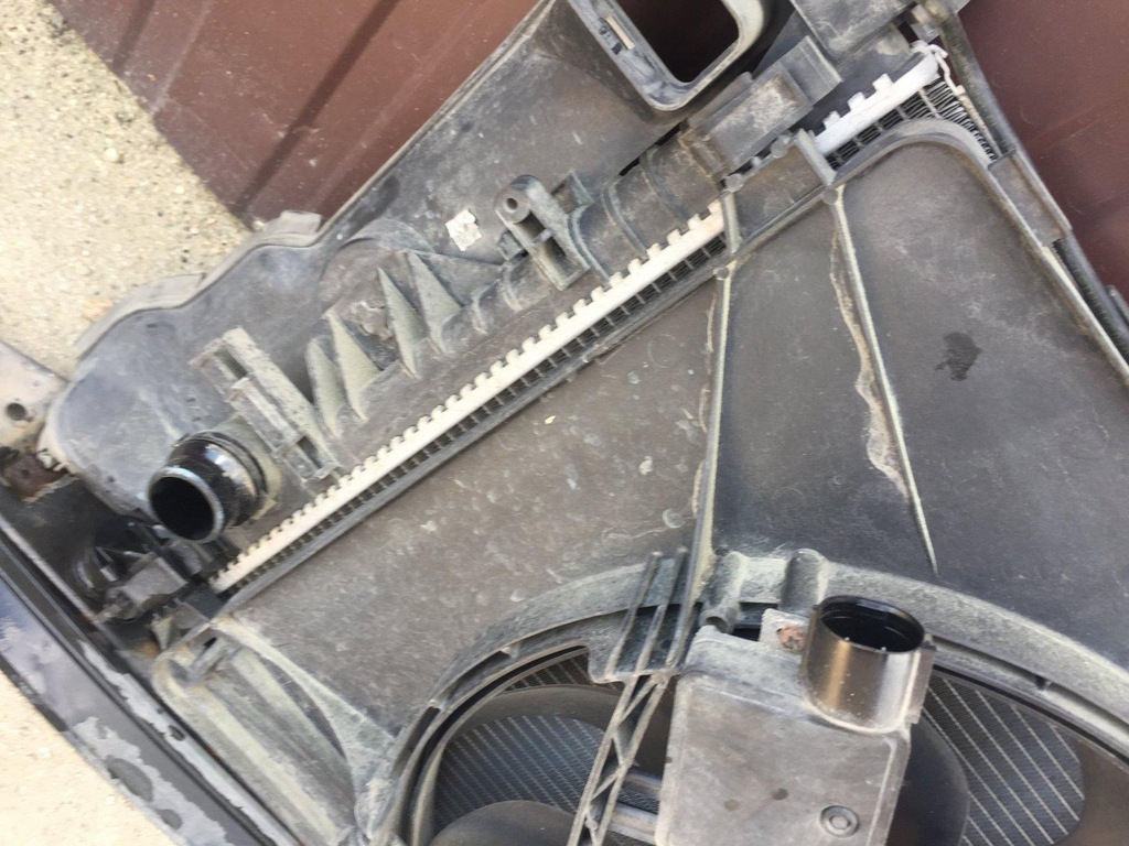 фото №4, Радиатор 2.0 volvo v70 xc70 s80 механическая коробка передач 07-14