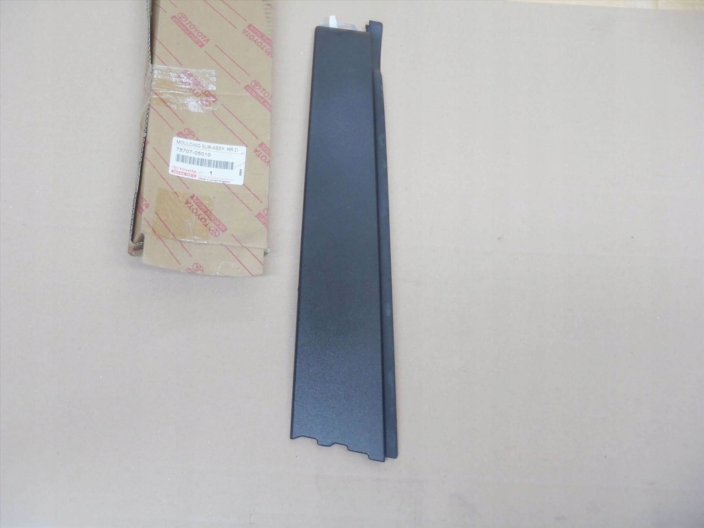 фото №2, Avensis t27 08-18 молдинг накладка рамки дверь задняя