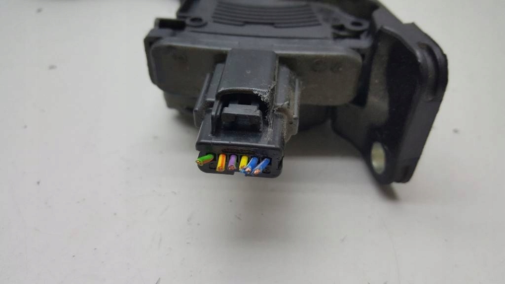 Потенциометр педаль газа volvo v40 ii 31280595 Цена