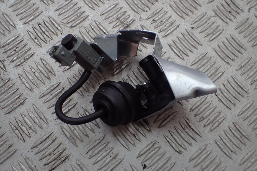 фото №1, Porsche cayman 981 клапан вакууму 7pp906270