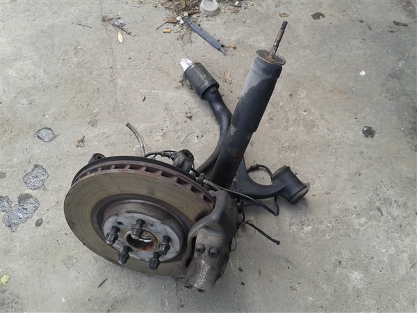 Купити Поворотний кулак права передня mercedes ml w163 2.7 cdi