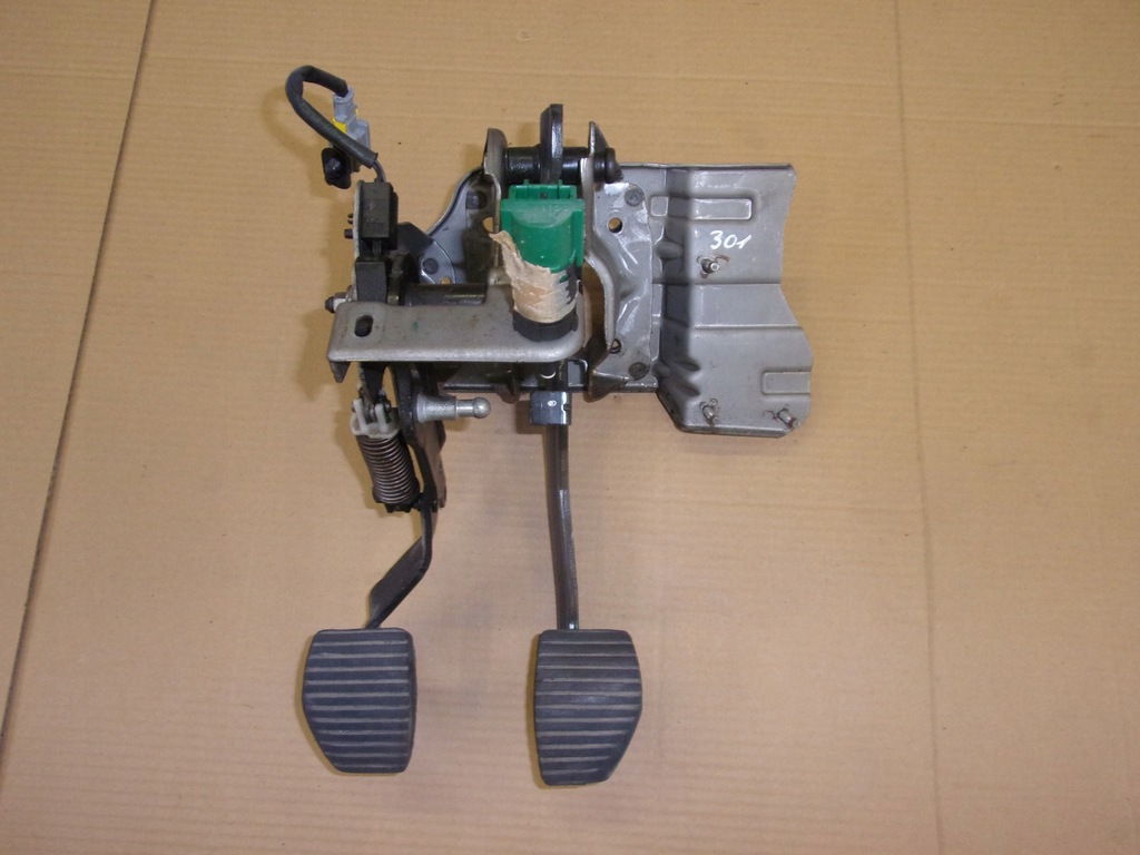 фото №1, Педаль педали сцепления тормоза peugeot 301 2012- eu