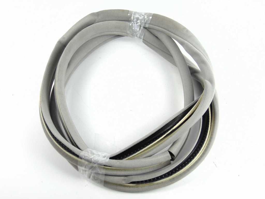 фото №1, Mercedes w220 прокладка кузов дверь правый перед