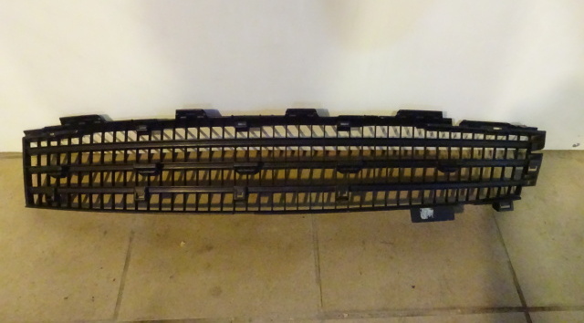 фото №2, Решётка средняя бампера renault clio iii