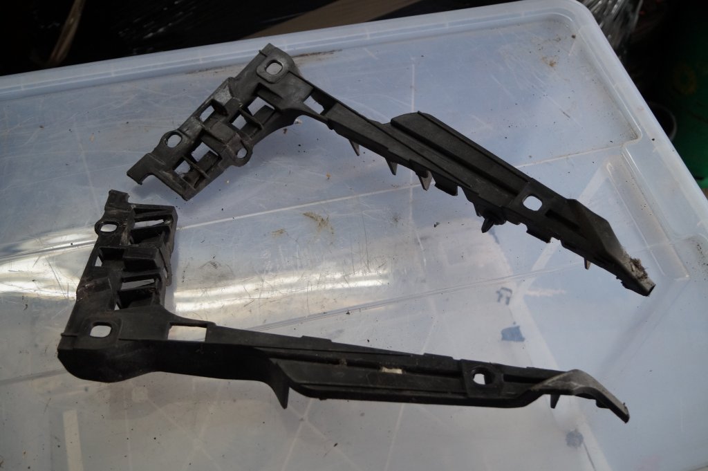 фото №1, Направляющая бампера левый задняя alfa romeo 159 sedan