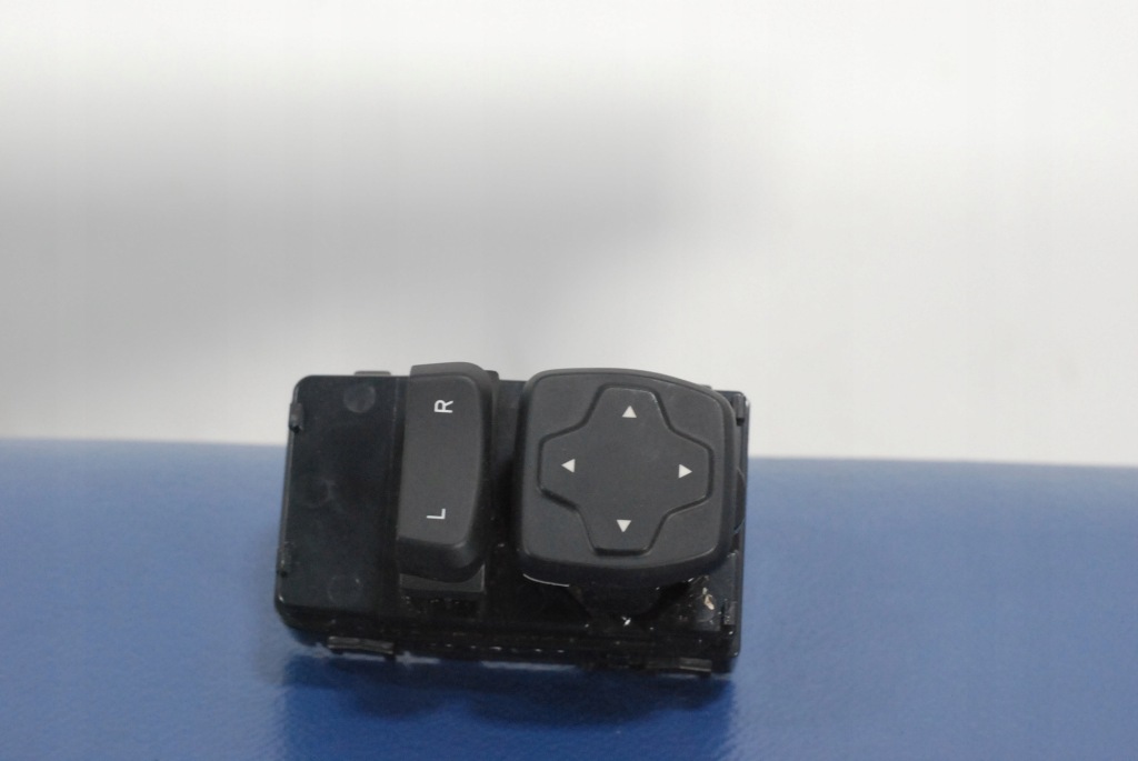 фото №1, Hyundai kona переключатель зеркал 3k548a-1000