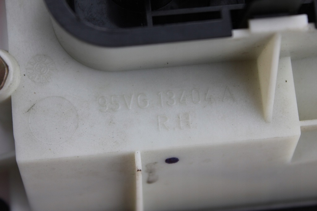 фото №7, Лампы задние kpl. l+p ford transit 95vg13404a/405a