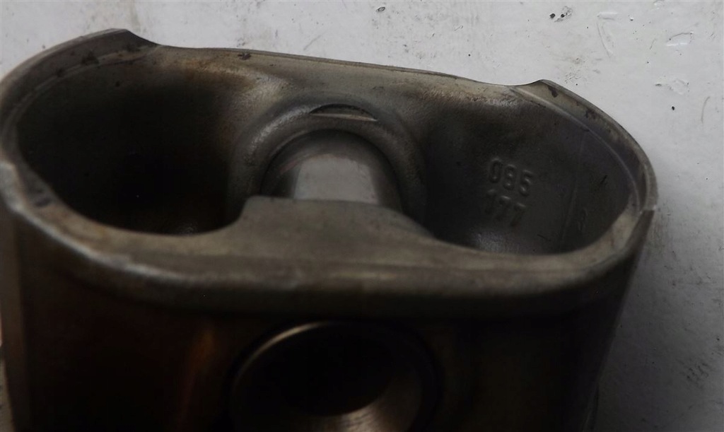 фото №2, Поршень поршні porsche boxster 986 2.5 85177