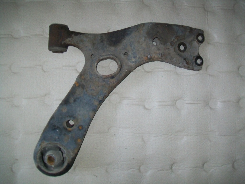 фото №1, Toyota avensis t27 09-15 рычаг правый