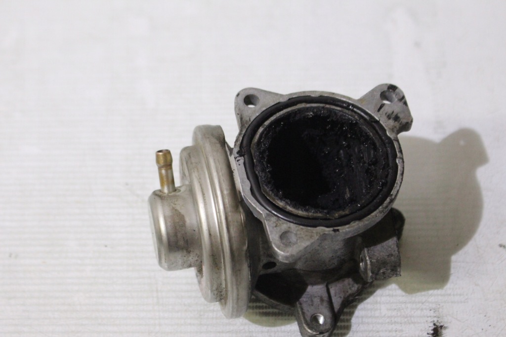 Купити Volkswagen оригінальний номер 045131501k клапан egr