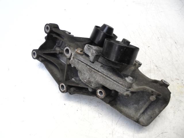 Кронштейн основание генератора trafic vivaro 2.0 dci в Украине