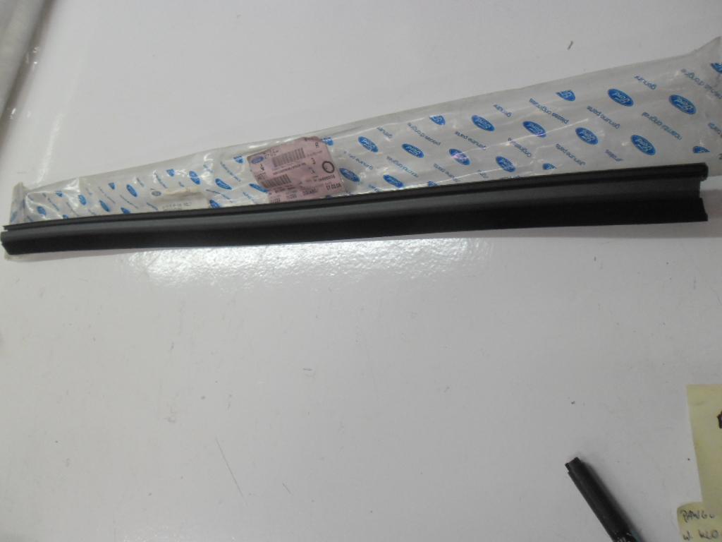 фото №1, Молдинг ущільнювач скло права задня focus c-max org