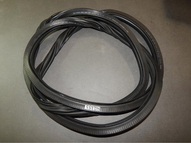 фото №1, Vw passat b8 прокладка двері лівий задня 3g9867913h