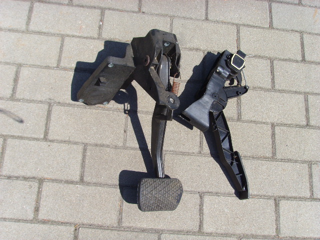 фото №1, Mercedes a w169 педаль тормоза автоматическая коробка передач