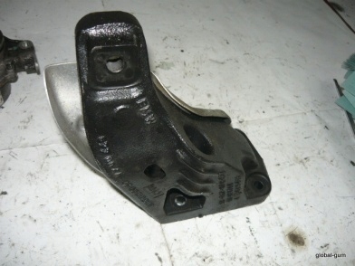 Кронштейн двигателя правая 6770044 bmw e90 Цена