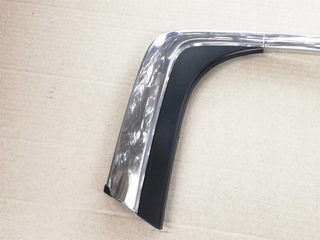 фото №8, Avensis t27 08-18 sed молдинг хром рамка двері задня