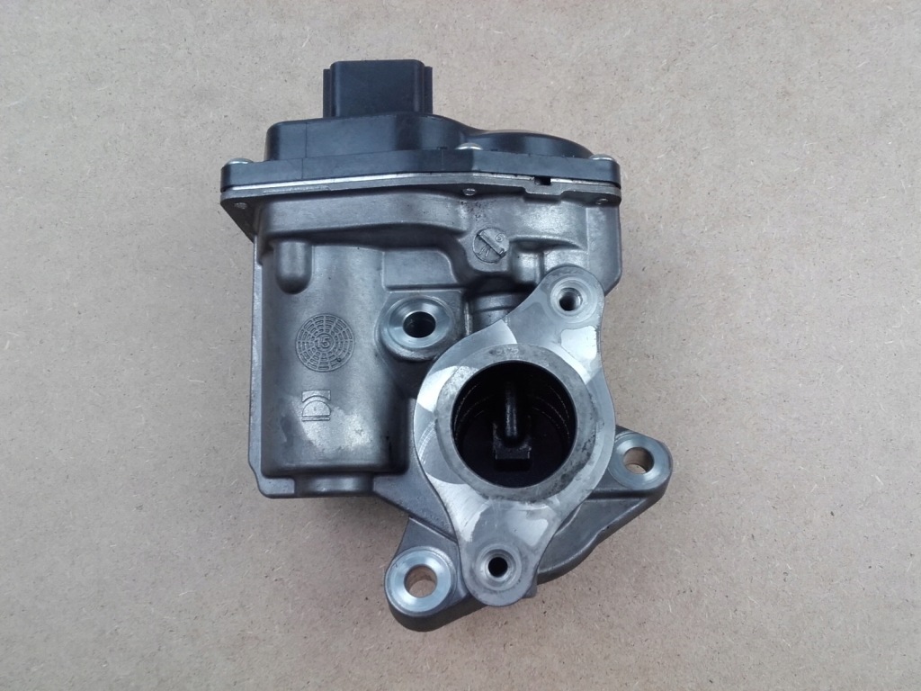 фото №1, Mercedes w176 w246 дроссельная заслонка 1.5 cdi 147104647r