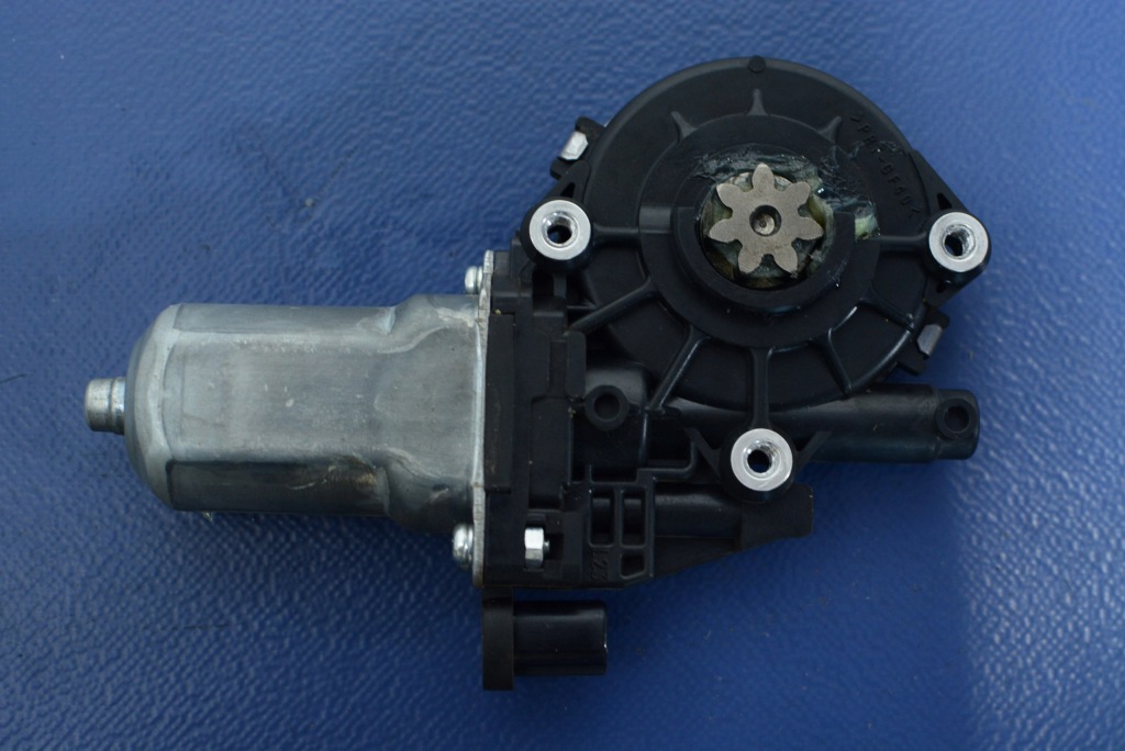 фото №4, Grand cherokee wk2 моторчик замка крышки багажника