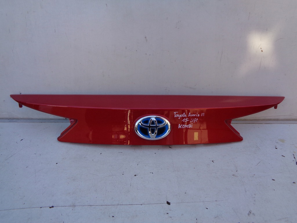фото №1, Накладка крышки задний toyota auris ii 15- lift kombi