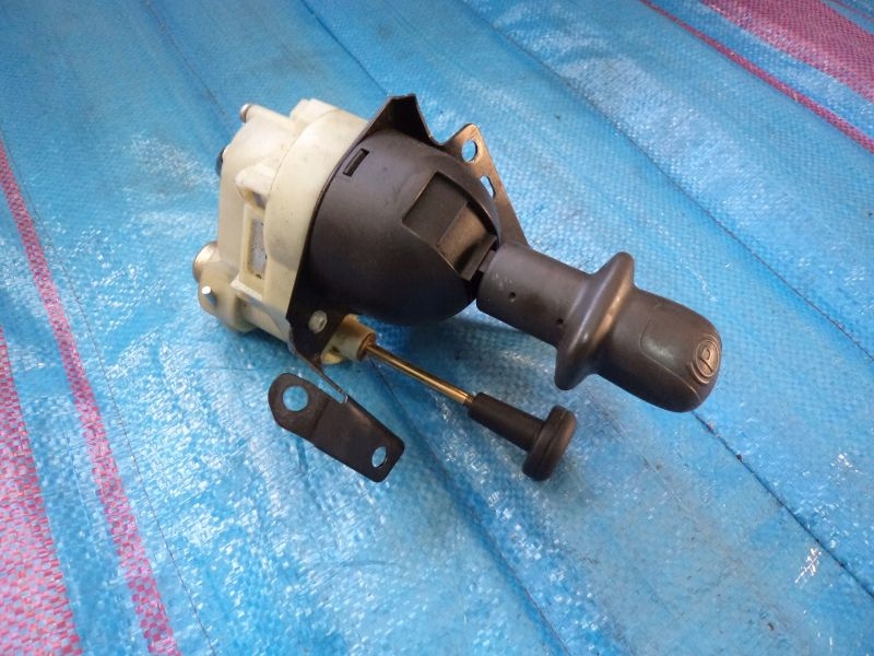 фото №1, Рычаг клапан тормоза ручного volvo fh 20367533