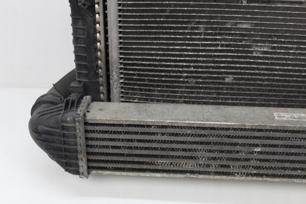 Радиатор воды интеркулер кондиционер mercedes w169 cdi в Украине