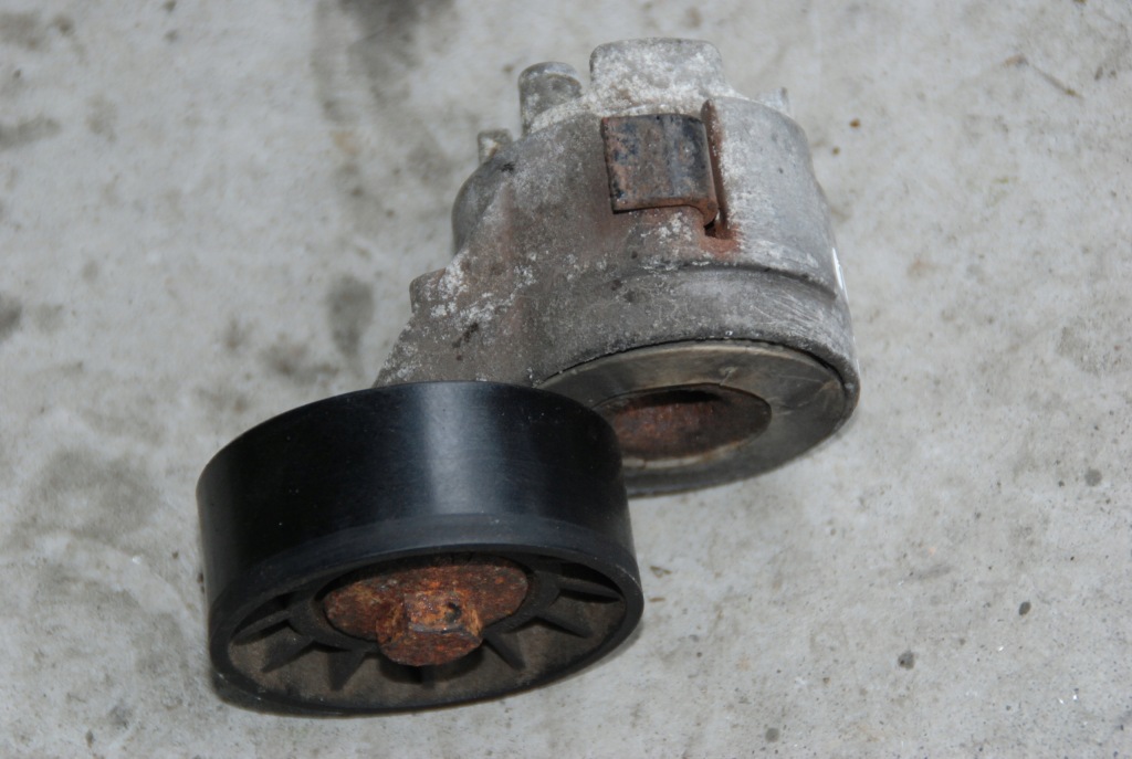 фото №1, Iveco daily 2.3hpi 15r натяжитель ремень ролик