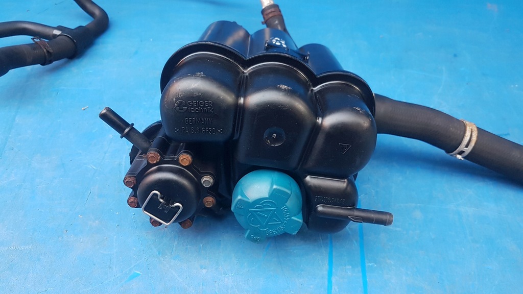 фото №11, Porsche оригинальный номер 98710604702 расширительный