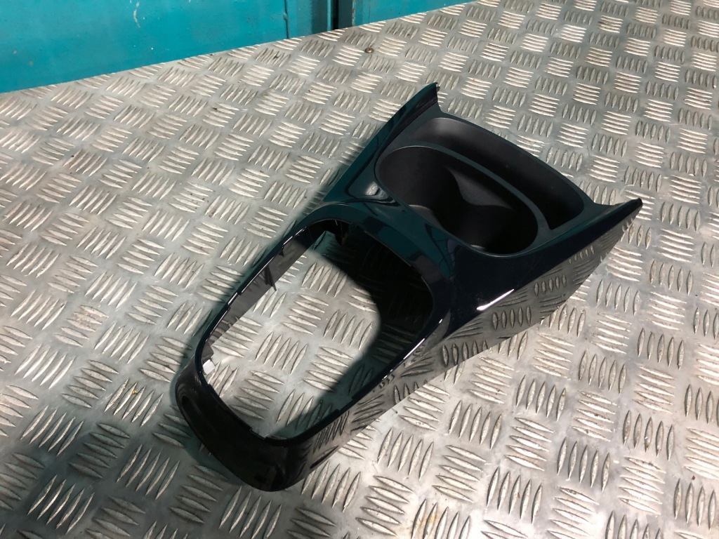 фото №1, Toyota yaris iii туннель средний рамка выборщик