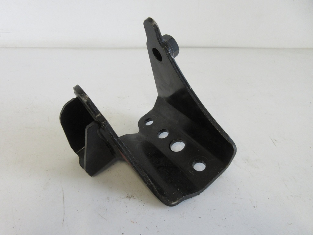 фото №1, Corolla e16 1.33 механічна коробка передач кронштейн двигуна задня задня