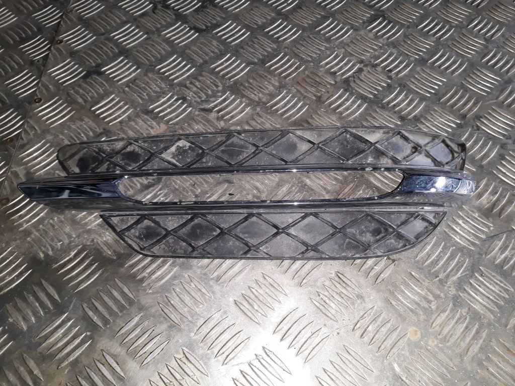 фото №1, Mercedes c-klasa w204 правая решётка a2048803324