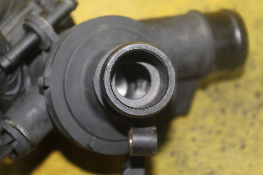 фото №9, Корпус термостата sprinter 906 2.2cdi a6512000615