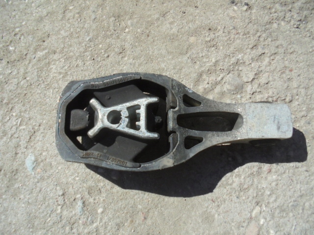 фото №1, Кронштейн кронштейн коробки grandland x opel