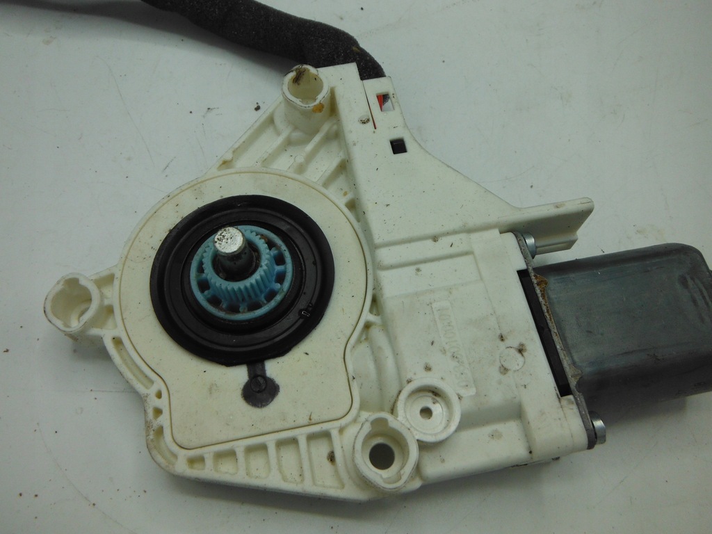 фото №8, Моторчик стекло skoda оригинальный номер 5l0959811a