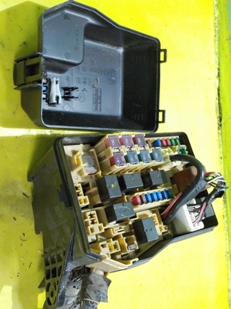 фото №1, Avensis verso 2.0 d4d коробка предохранителей