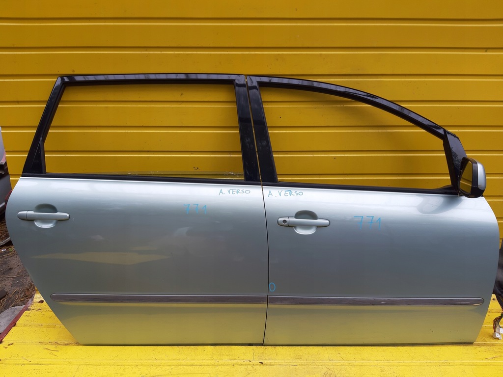 фото №1, Toyota avensis verso дверь левая правое перед задняя