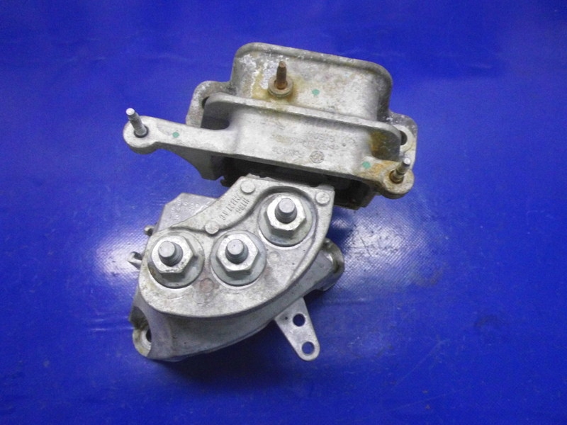 фото №1, Кронштейн подушка коробки 1.0ecoboost ecosport focus