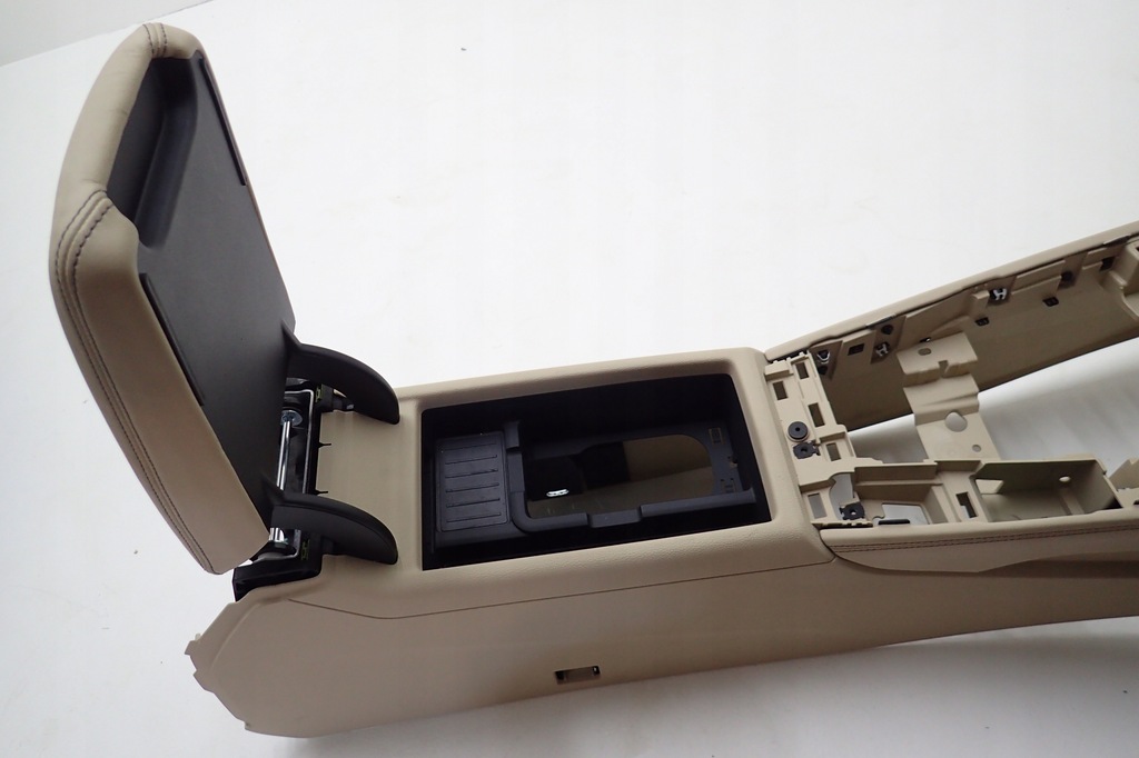 фото №8, Audi a5 coupe 8w подлокотник туннель 8w0864283