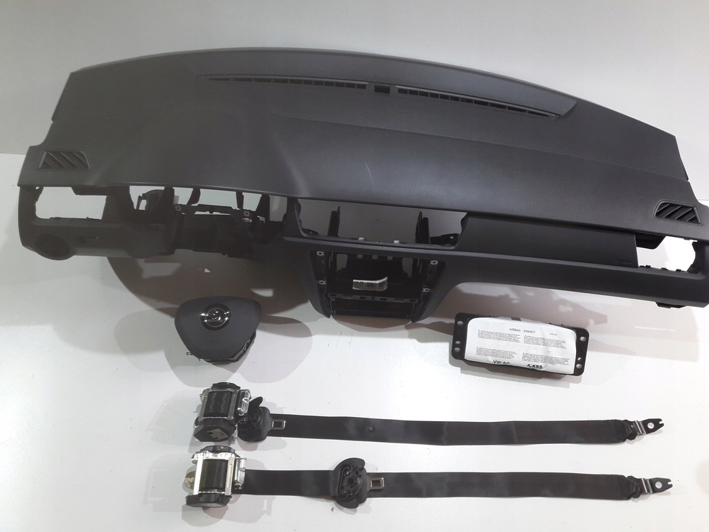 фото №1, Skoda rapid панель приладів консоль подушка безпеки подушки безпеки ремені оригінал демонтаж