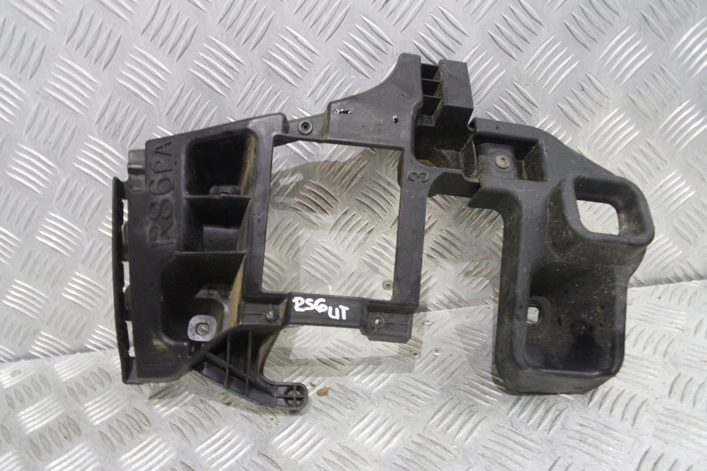 фото №1, Audi rs6 4g9 lift напрямна бампера задня r 4g9807394e