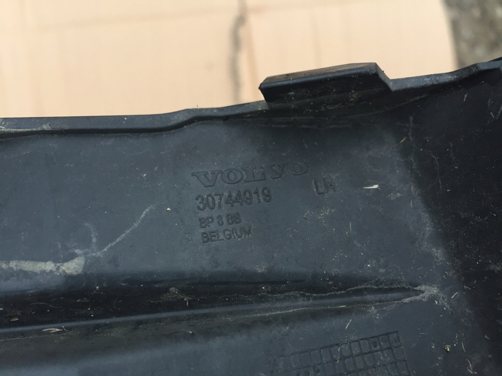 Левая решётка защита заглушка противотуманной фары volvo s40 Доставка