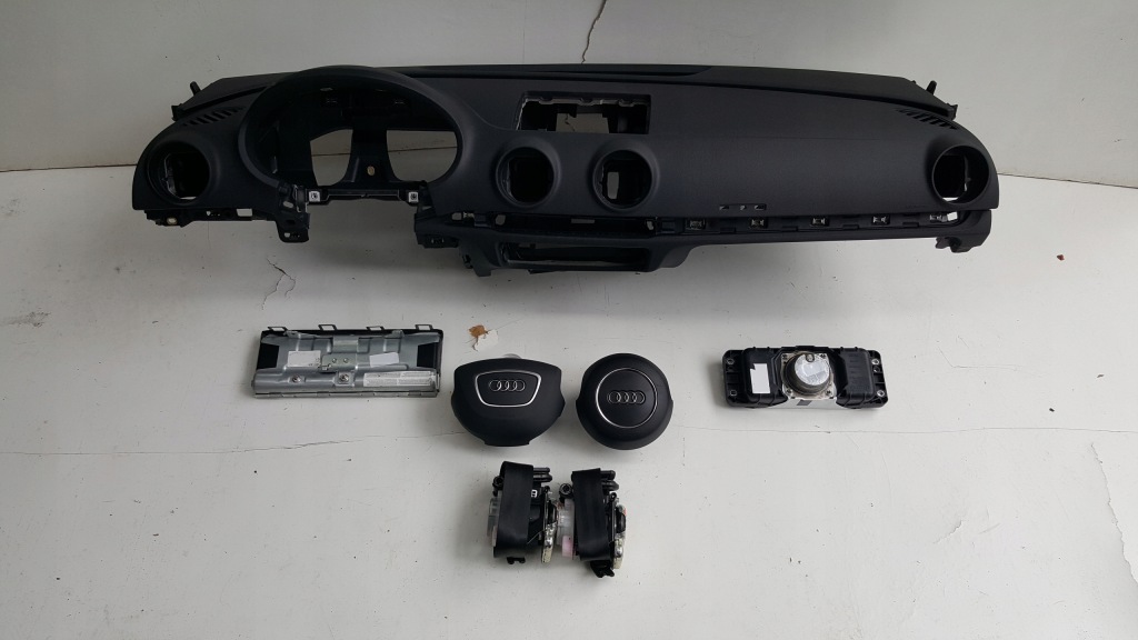 фото №1, Audi a3 8v quattro lift панель приладів консоль подушка безпеки ремені