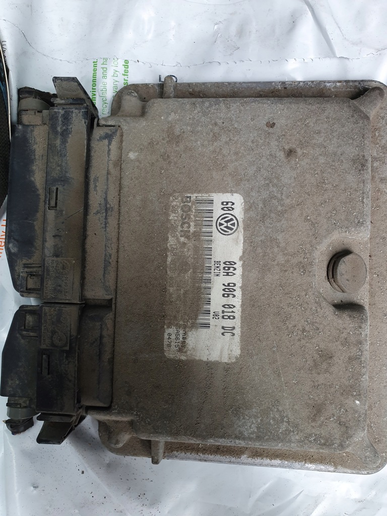 фото №1, Vw 2,0 8v бортовой компьютер 06a906018dc 0261206180