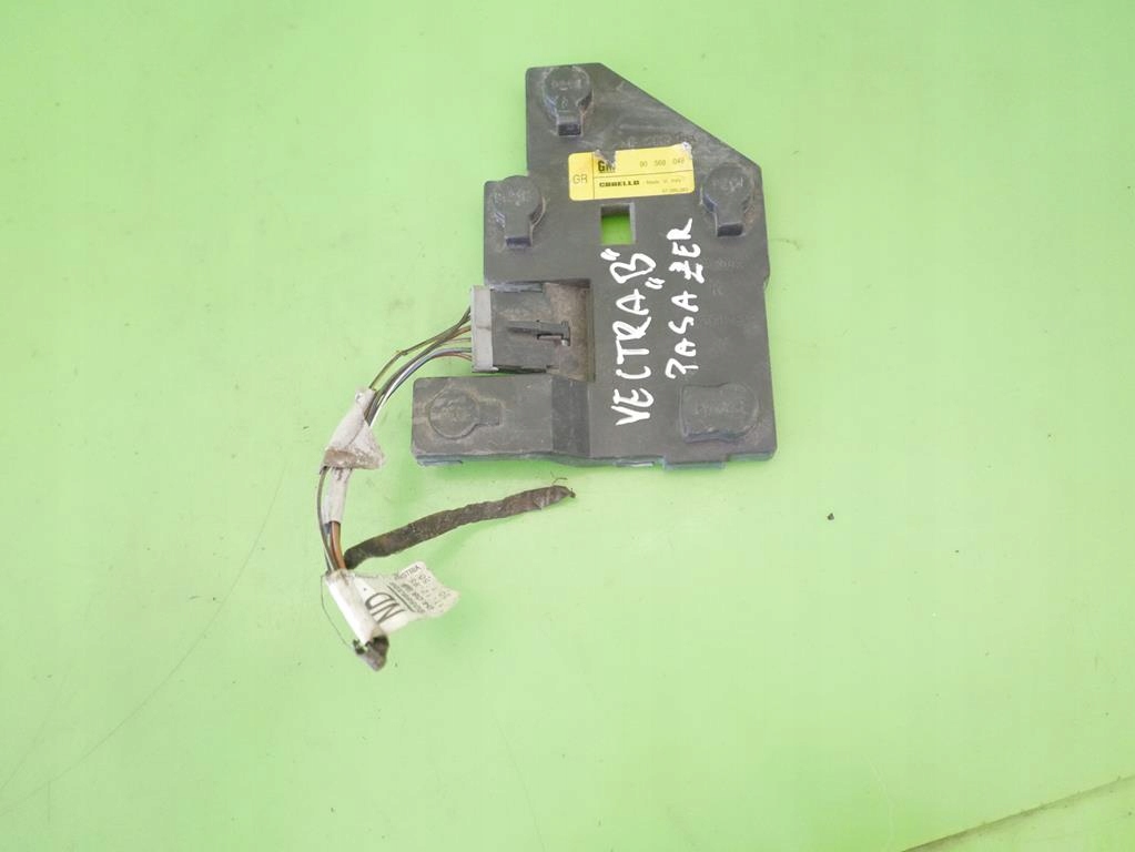 фото №4, Вкладка молдинг лампи права задня opel vectra b sedan