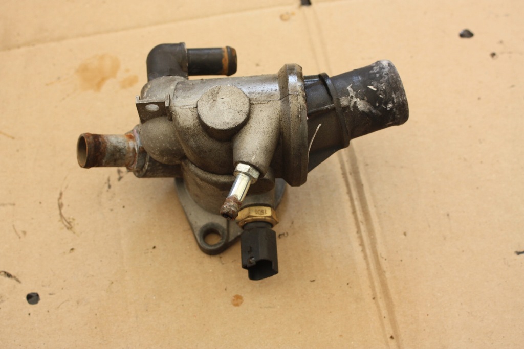 фото №1, Корпус термостата alfa romeo gt 2,0 jts