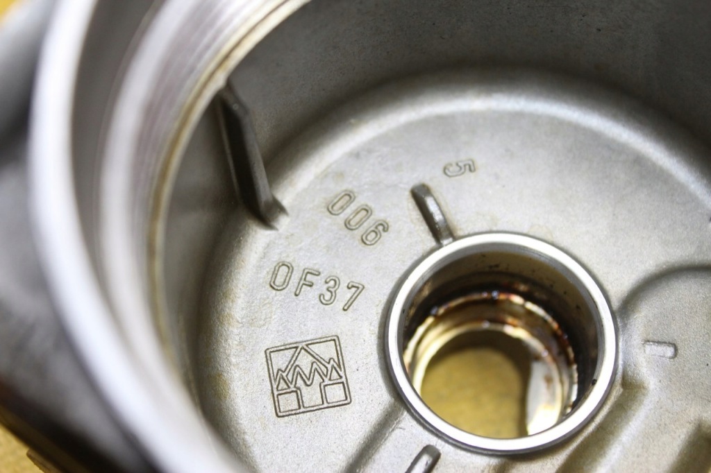 Корпус фильтра масла bmw e46 fl 1.8 b 7505203 Недорого